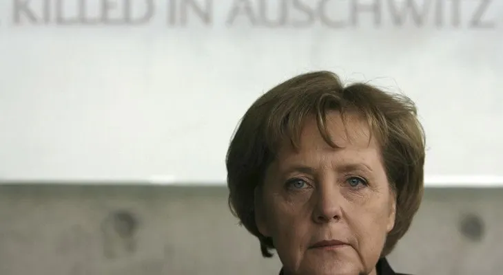 "Merkel tiene que ser desalojada de la Cancillería con una camisa de fuerza"