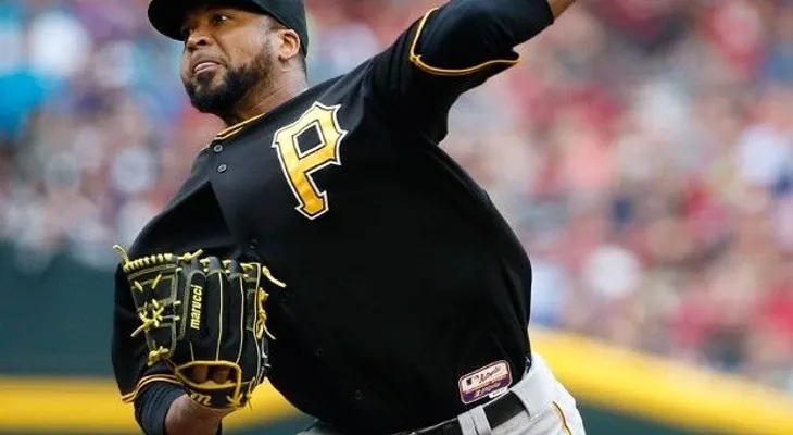Liriano logra su primer triunfo del año en su salida 200 de por vida