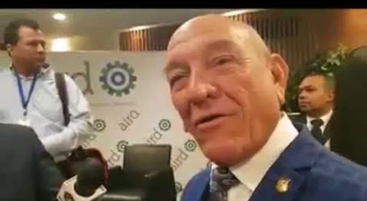  Calderón se defiende de fuerte acusación que lo vinculan con homosexualidad