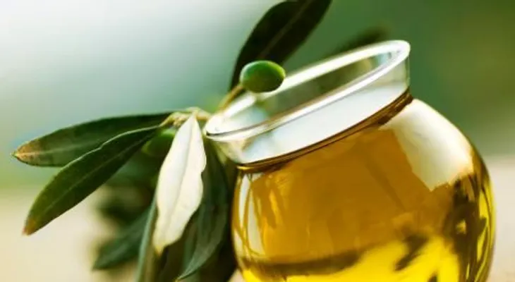 Si no lo sabías, el aceite de oliva es llamado el "oro liquido", por sus grandes BENEFICIOS para la salud