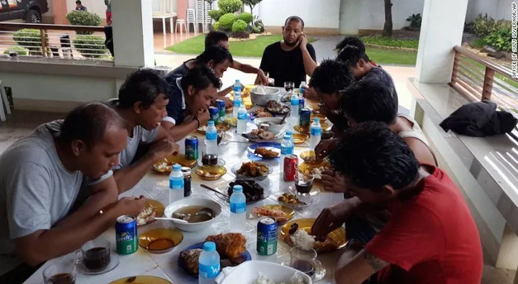 Terminó el infierno para 10 marineros: fueron liberados por un grupo islámico de Filipinas