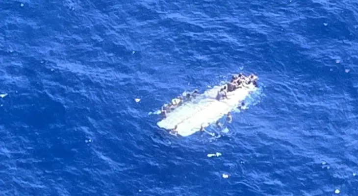 Guardia Costera rescata a 49 náufragos cerca de Isla de Mona; tres muertos y diez desaparecidos