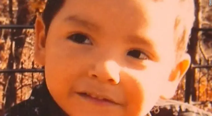 Un niño de 4 años se ahorcó accidentalmente en el vestidor de una tienda