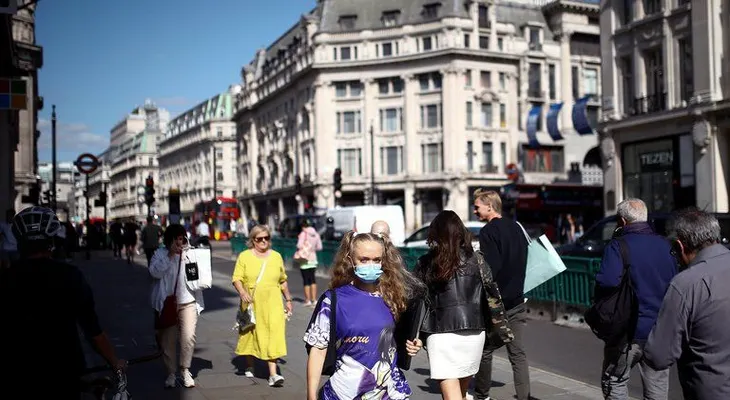 Inglaterra impone multas de hasta 11.000 euros a quienes no cumplan con el aislamiento por coronavirus