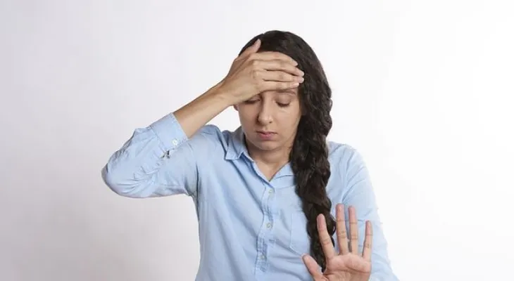 El uso excesivo de analgésicos cronifica el dolor de las personas con migraña