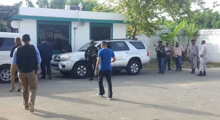 Allanan oficinas diputado del PRSC, Néstor Muñoz, vinculado a tráfico de armas