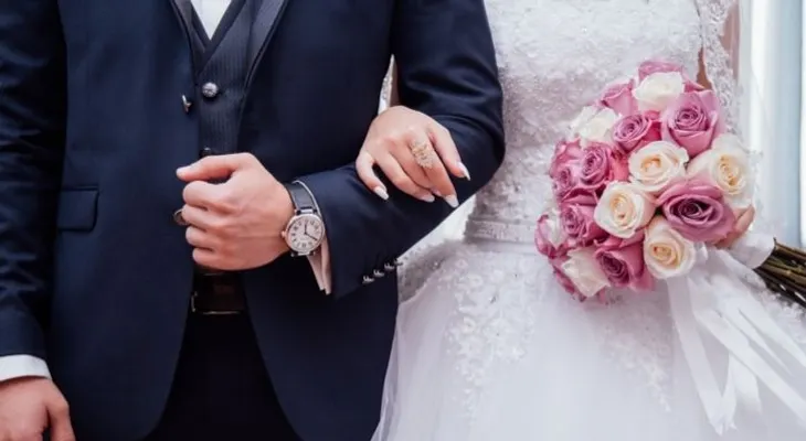 La bata de novia, una pieza imprescindible para el día de tu boda