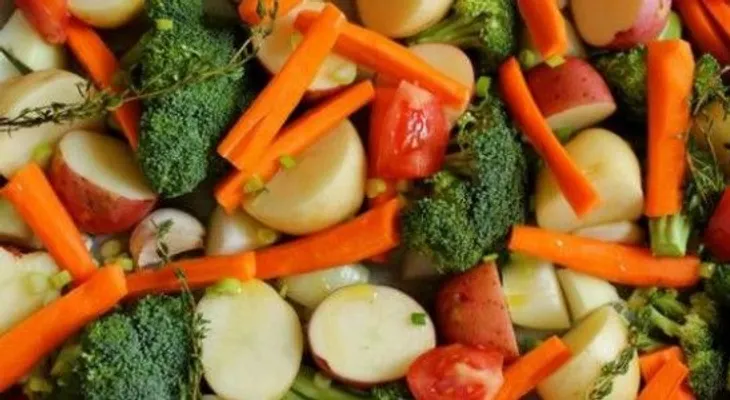 ¿Qué alimentos son mejores crudos y cuáles cocidos?