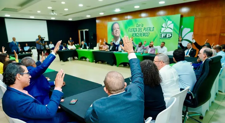 Fuerza del Pueblo designa voceros de sus bloques legislativos para el período 2026-2027