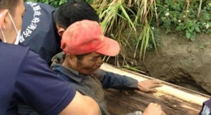 Un taiwanés sobrevive cuatro días atrapado en una tumba