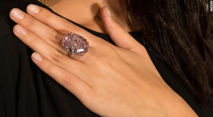El diamante Pink Star rompe récords en subasta: es la joya más cara jamás vendida