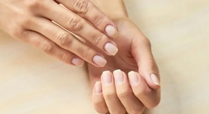 Cuatro alimentos que debes incluir en tu dieta para fortalecer las uñas frágiles
