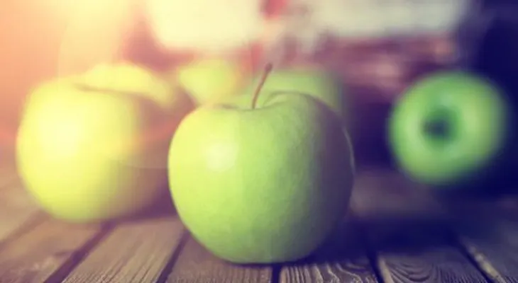 Licuado de manzana y apio para reducir la talla