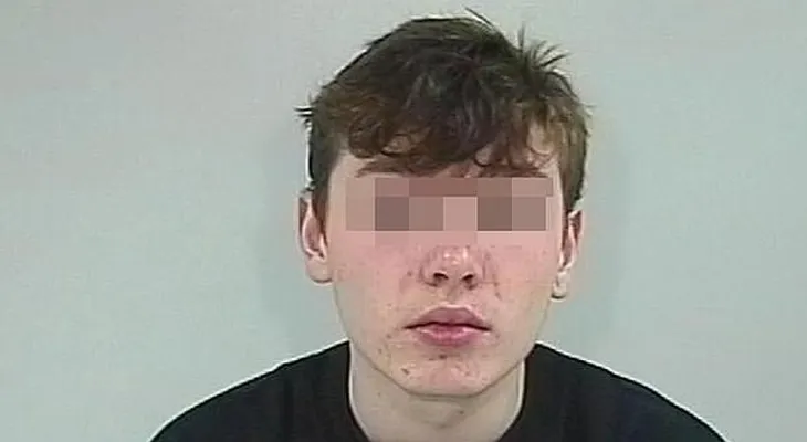 Joven de 15 años asesinó a su profesora de español frente a 30 estudiantes