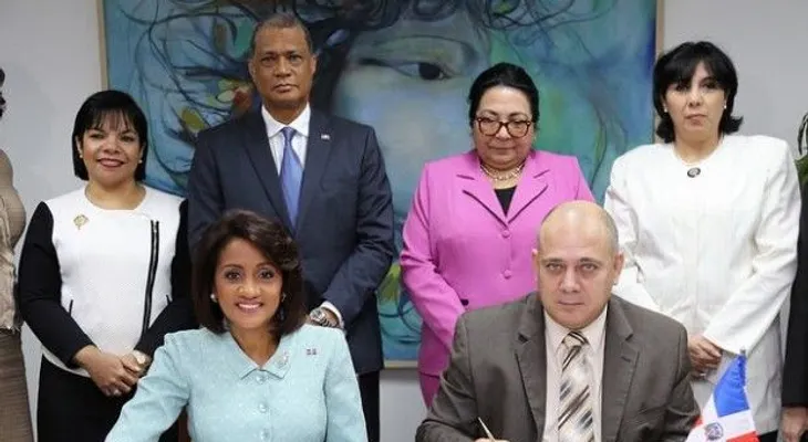 Cándida Montilla de Medina proclama en Cuba "Educación y salud son las prioridades del Gobierno"