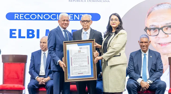Senado reconoce trayectoria profesional de los médicos Ramón Modesto Tallaj y Elbi Eulogio Morla Báez 