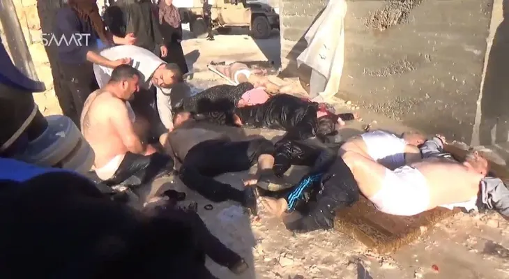 IMAGENES SENSIBLES: Los inhumanos ataques con gas sarín en Siria; 58 muertos, entre ellos 11 niños