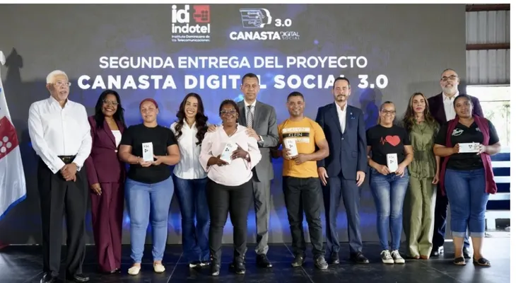 Indotel entrega Canasta Digital a 1,000 personas