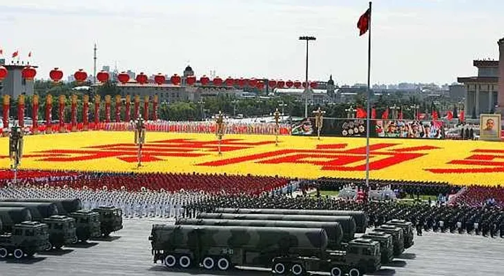 China se une a Rusia, ordena al ejército prepararse para la tercera Guerra Mundial