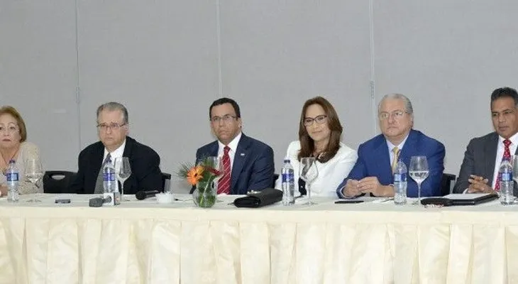 Tratan generación de empleos en reunión de trabajo con liderazgo económico de Santiago