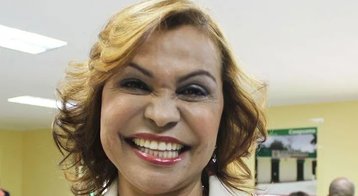 Carlos Peña dice senadora Sonia Mateo es una analfabeta (Video)