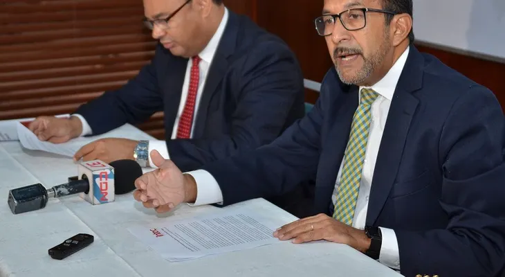 Economistas advierten deuda pública se traga crecimiento economía RD