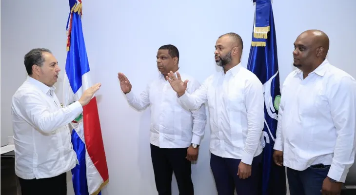 Director SNS juramenta nuevo director Hospital Traumatológico de Higüey