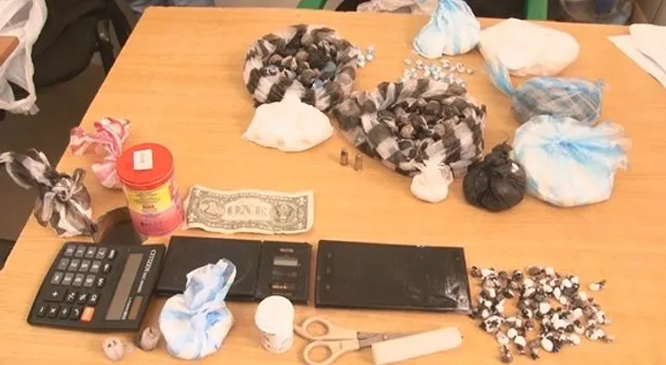 Autoridades ocupan 862 gramos de cocaína y otras drogas en varios operativos