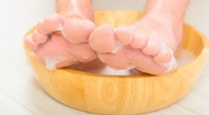 Coloca tus pies en vinagre por 15 minutos y no te vas a arrepentir