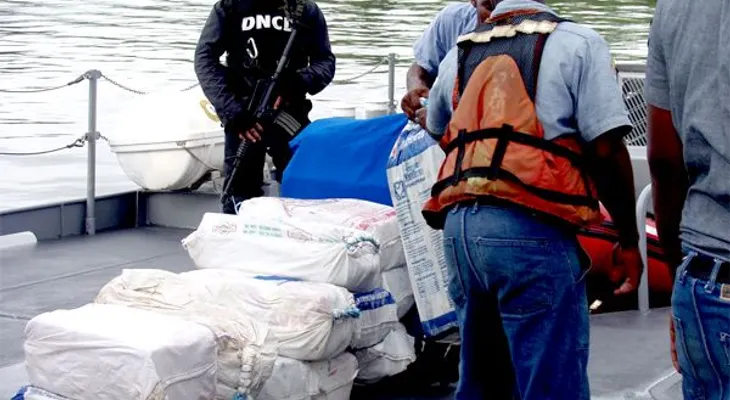 Un periodista y dos fotógrafos denuncian agresión de agentes de DNCD