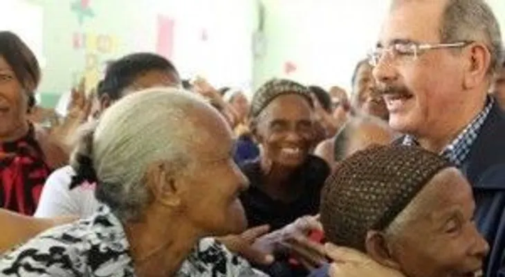 Presidente Medina felicita a las mujeres dominicanas por su día