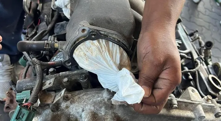 DGA decomisa más de 8,000 municiones ocultas en motor de vehículo