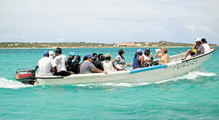 RD detiene a un grupo de migrantes de la India que iba a Puerto Rico