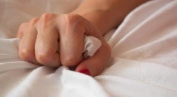  Video: la llevan al hospital por tener un orgasmo de tres horas