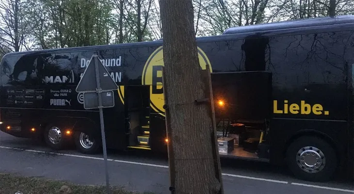 Explotaron tres bombas cerca del bus del Borussia Dortmund: el jugador Marc Bartra resultó herido
