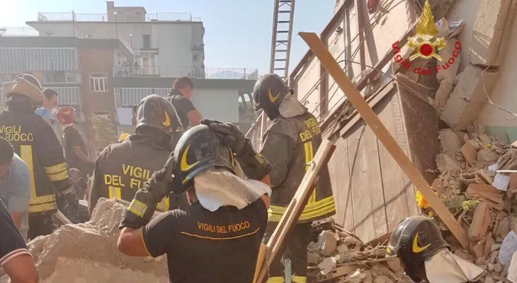 Colapsa edificio en Italia; hay varios desaparecidos