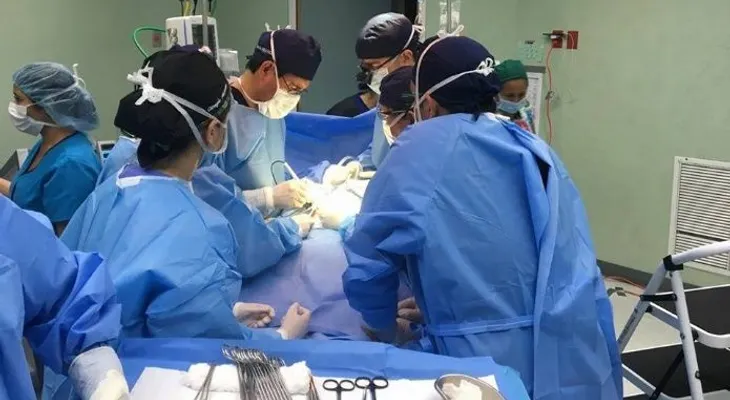  Siameses separados de tórax y abdomen se recuperan de manera eficaz 