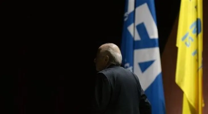En medio de crisis, Blatter es relegido presidente de FIFA 