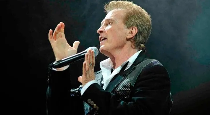 Cantantes extranjeros dinamizan escenarios 