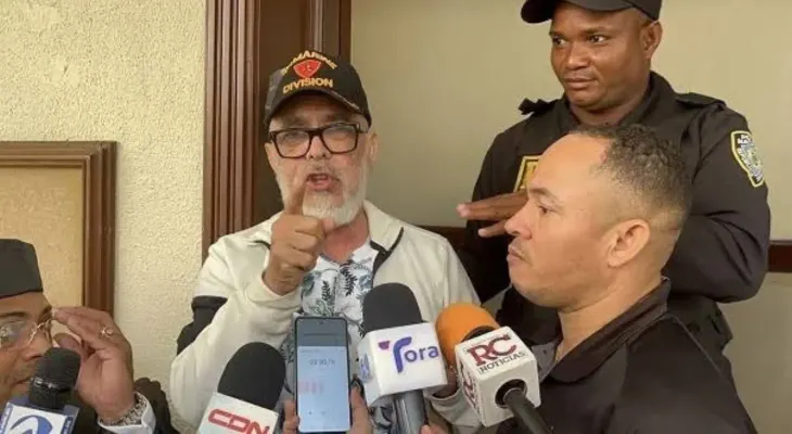 El comunicador Ángel Martínez se retracta ante tribunal y pide perdón a Roberto Fulcar por acusaciones falsas
