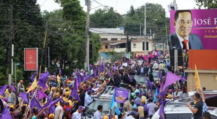 Presidente Danilo Medina&nbsp;encabeza caravana en región del Cibao