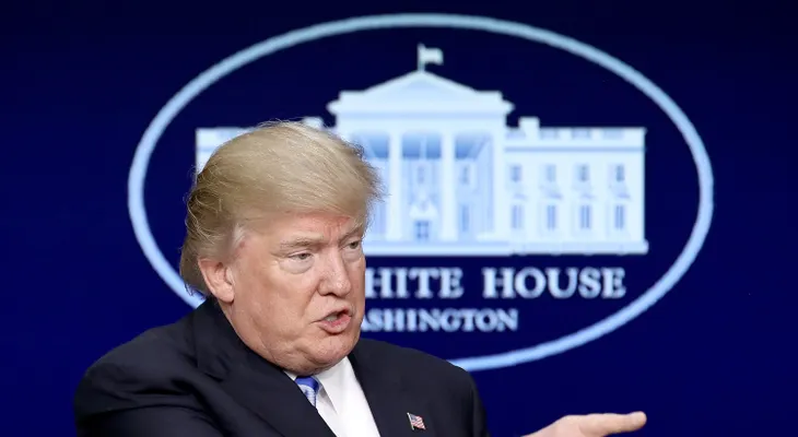 ISIS califica a Trump de "estúpido idiota"