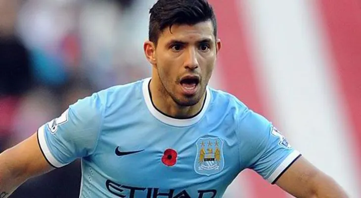 Agüero regresa con dos goles y mantiene el comienzo perfecto del City