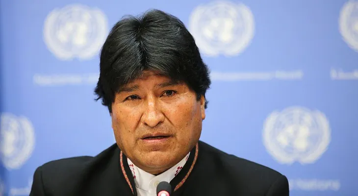 The Daily Mirror se disculpa con Evo Morales por decir que veía pornografía en su móvil en la corte