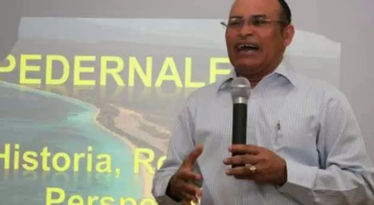Carlos Julio Féliz denuncia comunidades de Pedernales se comunican entre sí vía telefónicas haitianas