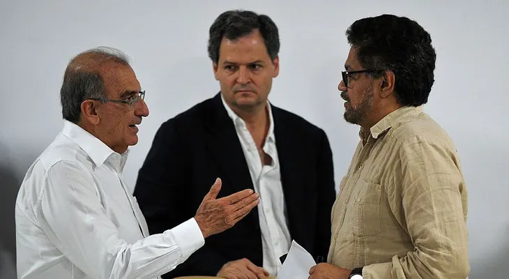 De la Calle a las FARC: 'No pueden seguir tomando el pelo con desmovilización de menores'