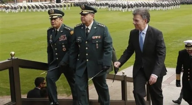 Presidente de Colombia dice fue "cruel" que oposición mostrara video donde se orina 