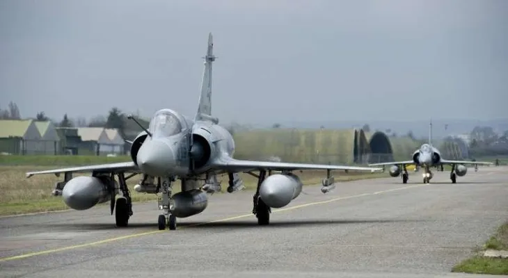 Dos aviones despegan de la base siria atacada por Estados Unidos
