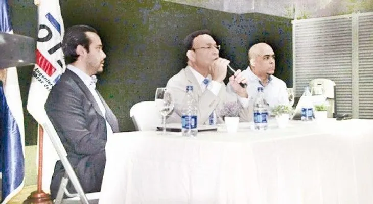 Director OISOE insta ingenieros y contratistas agilizar los trabajos de construcción