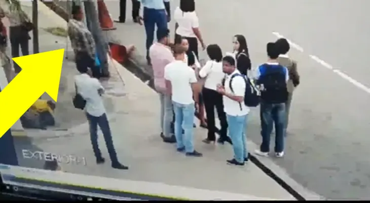 ¡Captado en cámara! Asaltan joven en la 27 de Febrero con Núñez de Cáceres